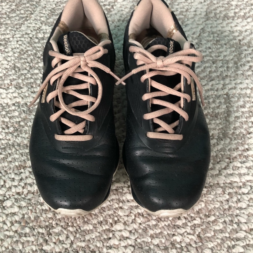 REEBOK Leather sneakers